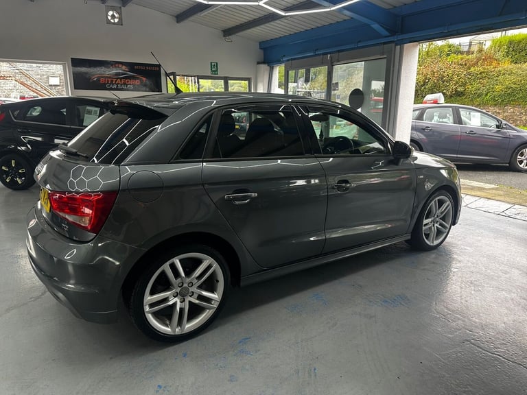 AUDI A1 1.6 TDI S line 2013
