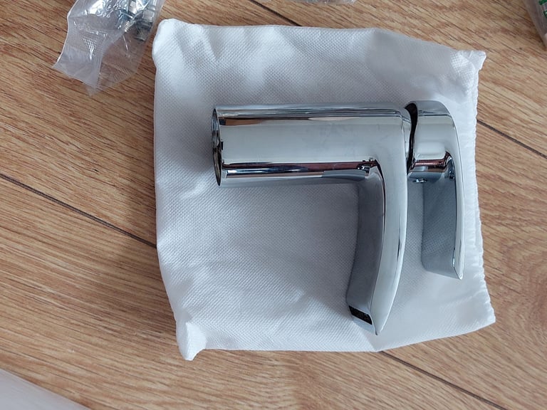 Water fall mono mixer tap