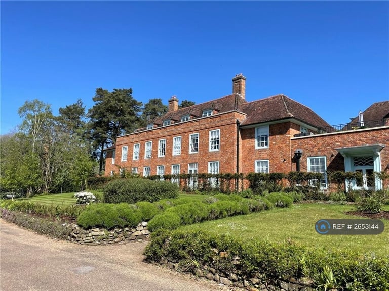2 bedroom flat in Adams Walk, Midhurst, GU29 (2 bed) (#2653144)