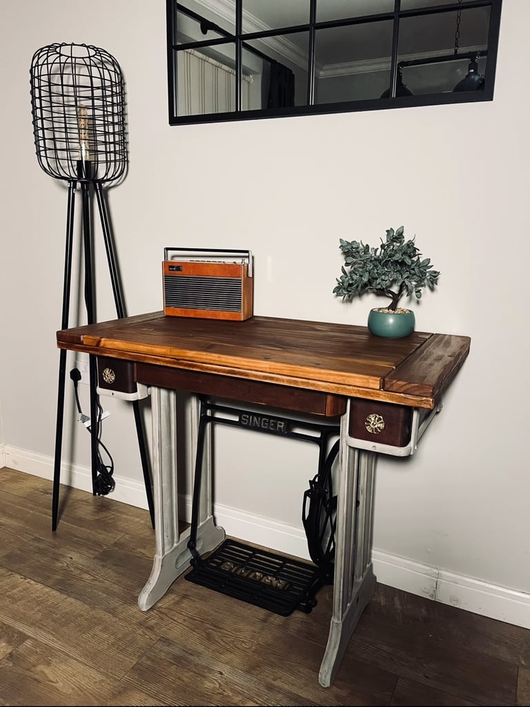 Stunning retro/industrial style fully refurbished Singer sewing machine/desk/console table