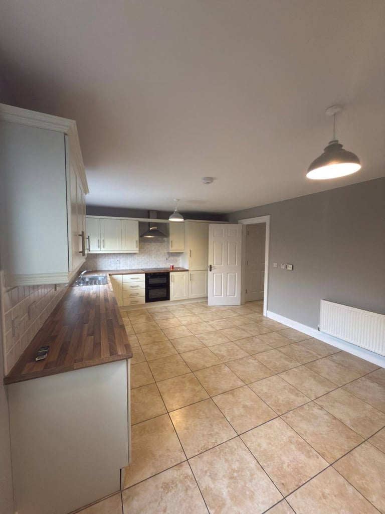 3 Bedroom Semi-Detached House to rent in Meigh