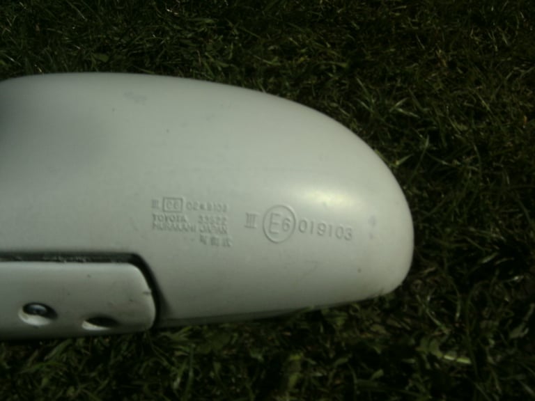 ONE,USED,GOOD COND,RARE TOYOTA MR2 WHITE ELECTRIC MIRROR,C/W WIRE/PLUG,TINTED GLASS ETC