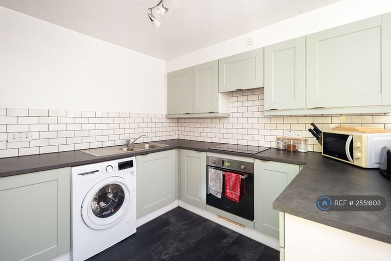 2 bedroom flat in Nichols Court, London, E2 (2 bed) (#2551803)