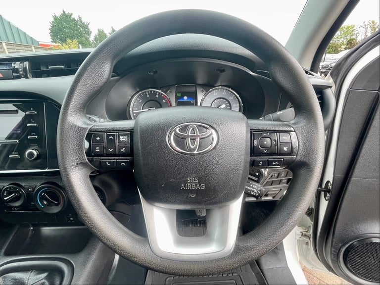 Toyota Hilux D-4D 150 ACTIVE 4WD SINGLE CAB WITH TRUCKMAN TOP