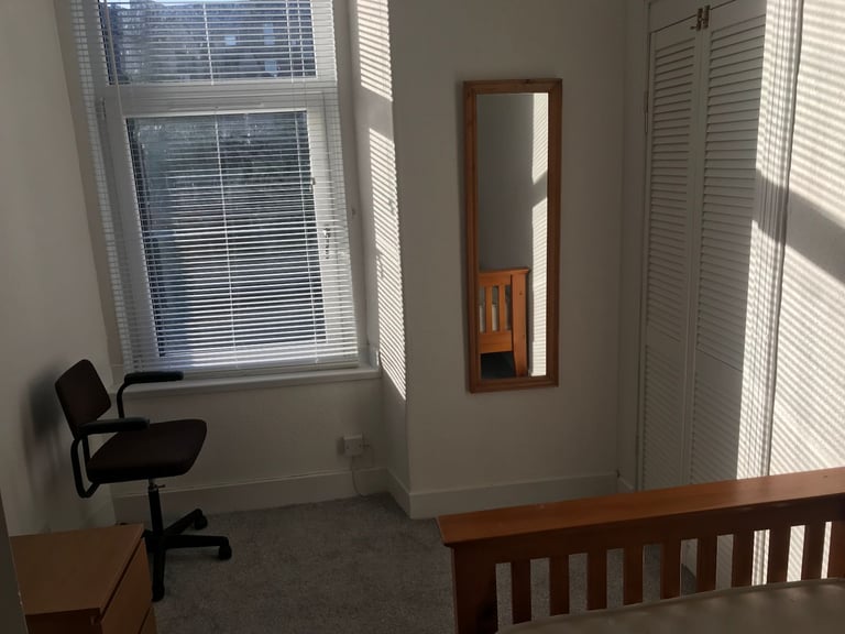 Room to rent in a 2 bed flat close to Dundee city centre and Dundee/Abertay Universities
