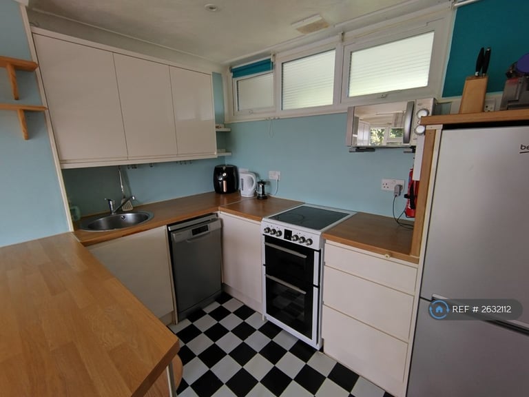 1 bedroom flat in The Hornbeams, Harlow, CM20 (1 bed) (#2632112)