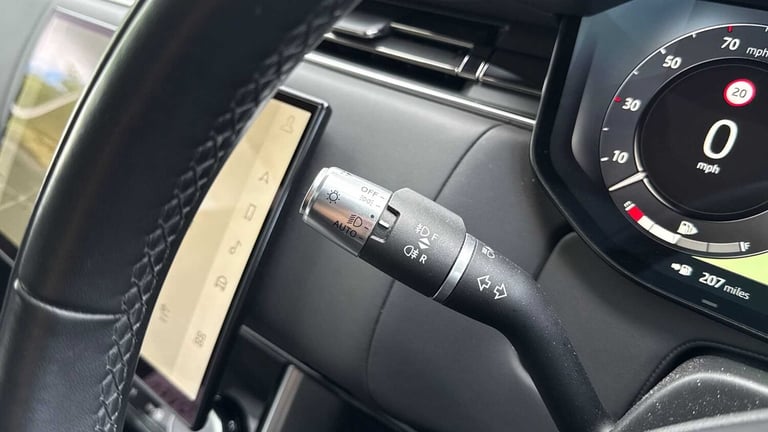  Land Rover Range Rover 3.0 D300 SE 4dr Auto SUV Diesel Automatic