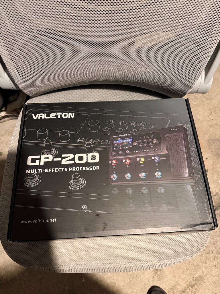 Valeton GP-200 guitar multi effects pedal