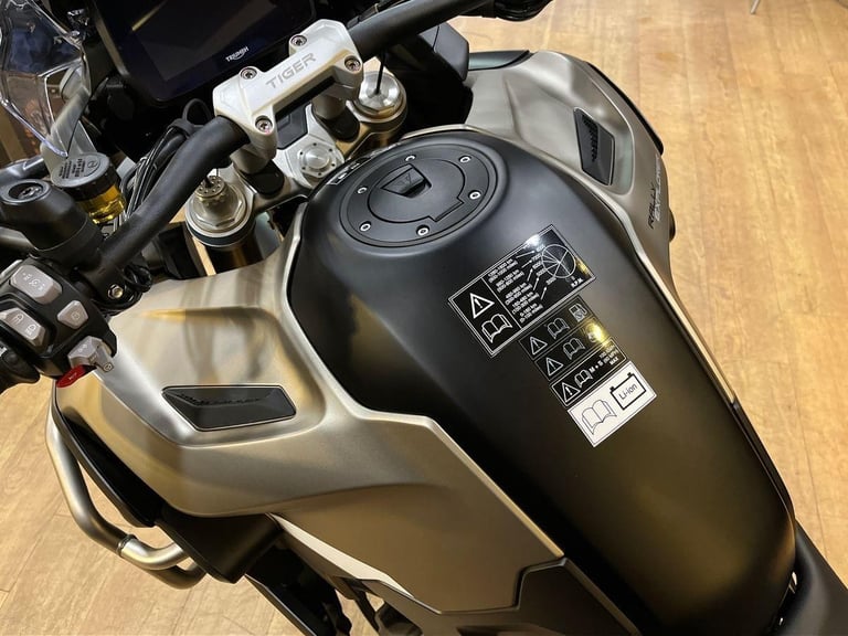 2025 Triumph Tiger 1200 RALLY EXPLORER PREMIUM COLOUR Petrol 6 Speed