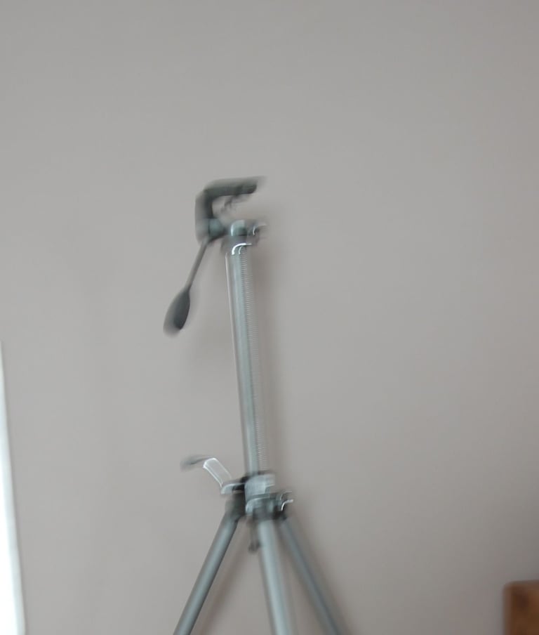 PHOTOGRAPHIC TRIPOD 
