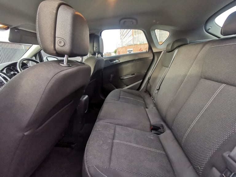 2015 Vauxhall Astra 1.4i 16V SRi 5dr HATCHBACK Petrol Manual