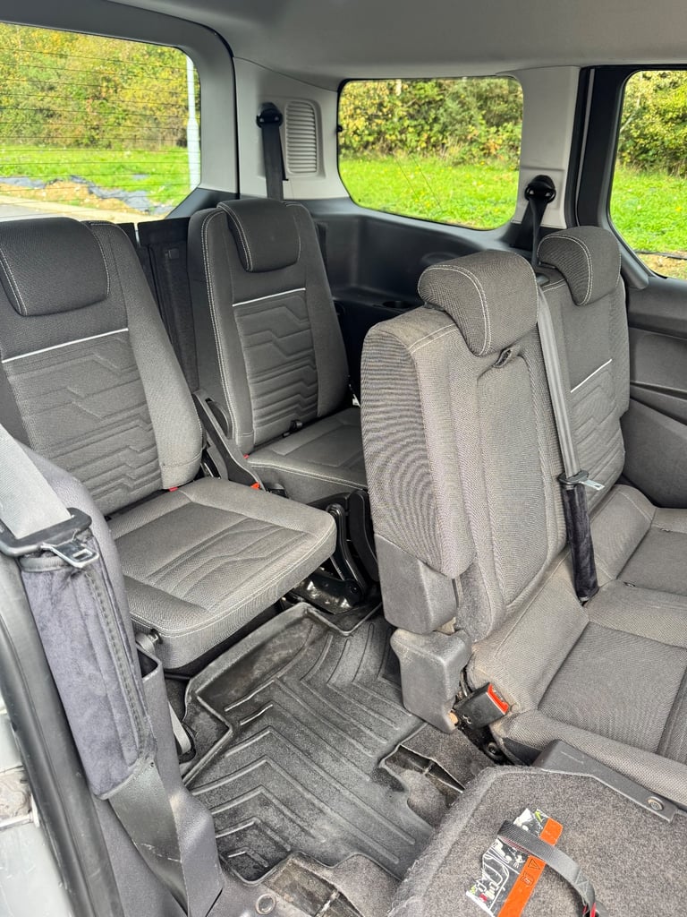 Ford, GRAND TOURNEO CONNECT, MPV, 2015, Manual, 1560 (cc), 5 doors