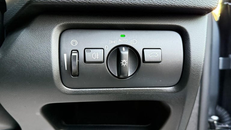 2017 Volvo V40 2.0 D2 R-Design Nav Plus Auto Euro 6 (s/s) 5dr Hatchback Diesel Automatic