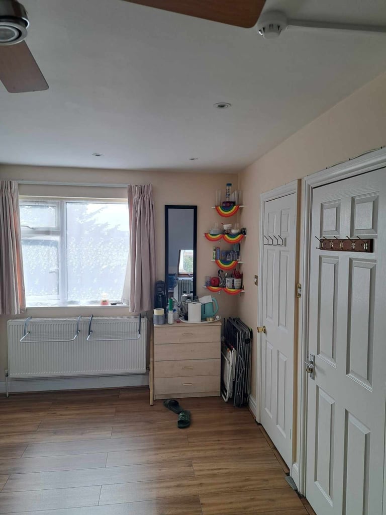 Spacious & Cosy Ensuite Room for Rent TW14 0JS 