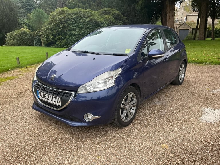 Peugeot 208 1.2cc ACTIVE 82 bhp good spec