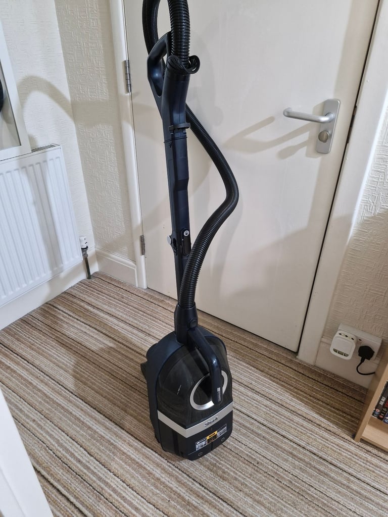 image for Shark cylinder vacuum cleaner 