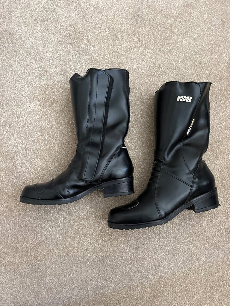 Ladies leather boots