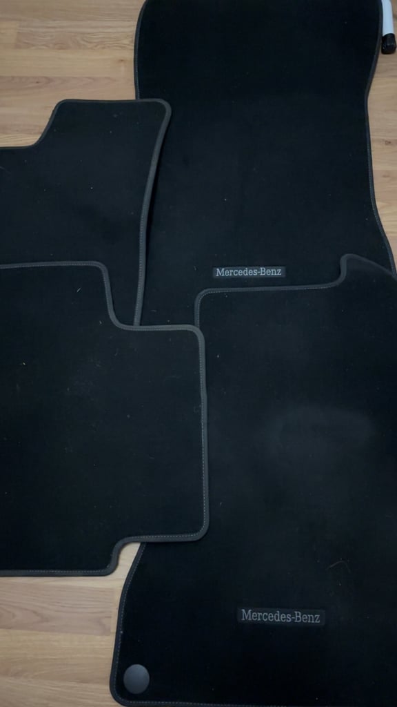 Original Mercedes w177 car floor mats, excellent condition