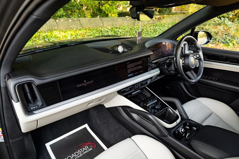 2023 Porsche Cayenne 3.0 V6 E-Hybrid 25.9kWh TiptronicS 4WD Euro 6 (s/s) 5dr ESTATE Petrol/Electr...