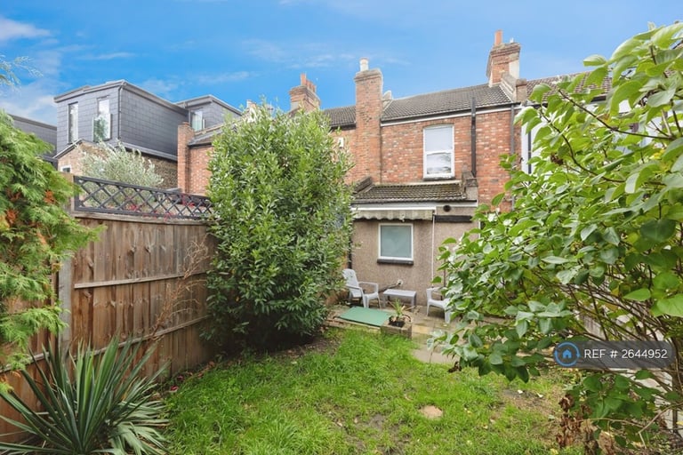 2 bedroom house in Goldsmith Road, London, E17 (2 bed) (#2644952)