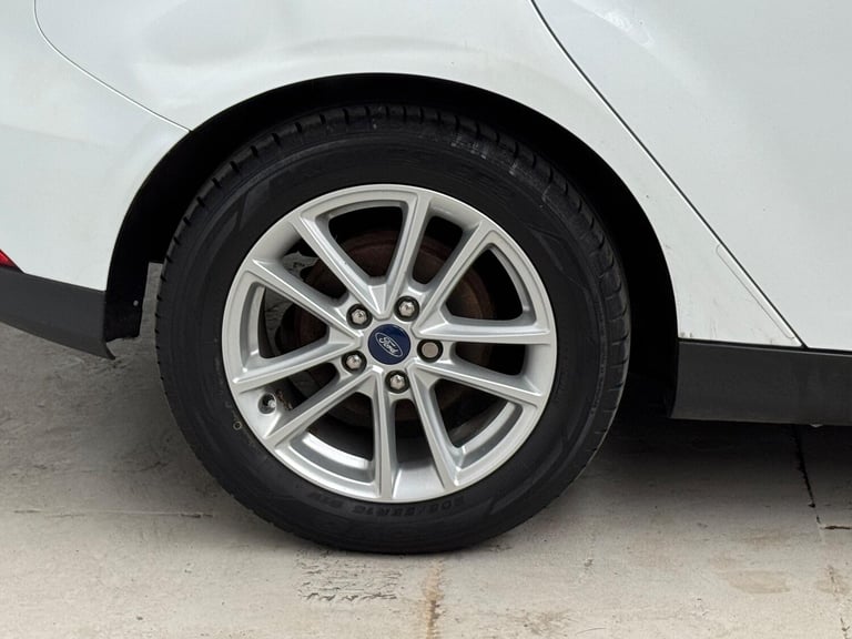 2015 Ford Focus 1.0 EcoBoost 125 Zetec 5dr HATCHBACK PETROL Manual