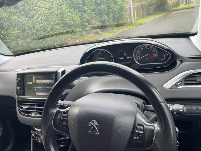 Peugeot, 208, Hatchback, 2015, Manual, 1560 (cc), 5 doors