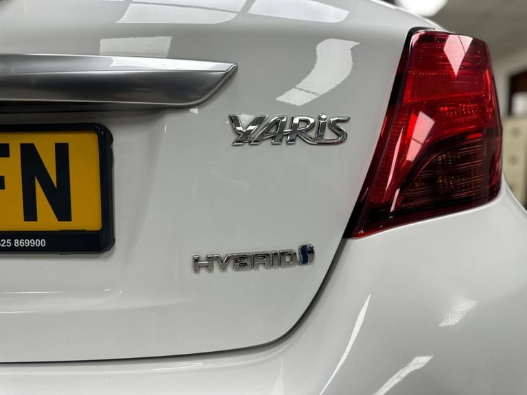 2016 Toyota Yaris 1.5 Hybrid Icon 5dr CVT HATCHBACK PETROL/ELECTRIC Automatic