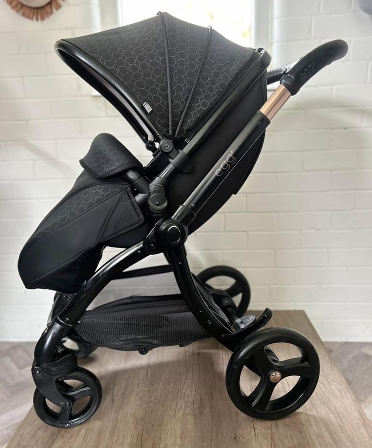 Egg2 Luxury pushchair and Shell I-size car seat special edition bundle in black Geo