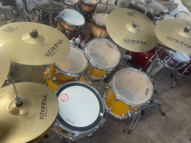 Tamburu drum’s Istanbul cymbals.