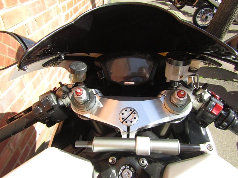 DUCATI 1198 S * PEARL WHITE * REDUCED * LOVELY BIKE * PLATE**EXTRAS**CARBON**
