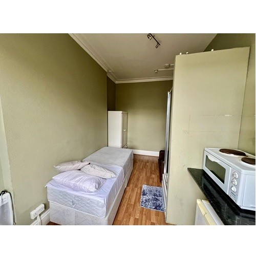 Single Semi-Studio in Claverton Street, SW1V 3AU, Victoria/Pimlico ** Bills Inc