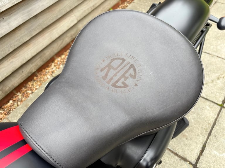 2023 / 23 Royal Enfield CLASSIC 350 £3250 Black 201 miles.