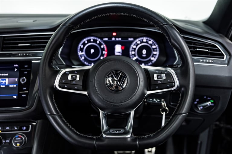 2017 Volkswagen Tiguan R LINE TSI BMT 4MOTION DSG SLIDING PANORAMIC ROOF Estate Petrol Semi Autom...