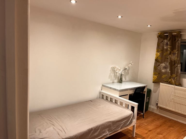 Spacious Single Room fully furnished inc bills