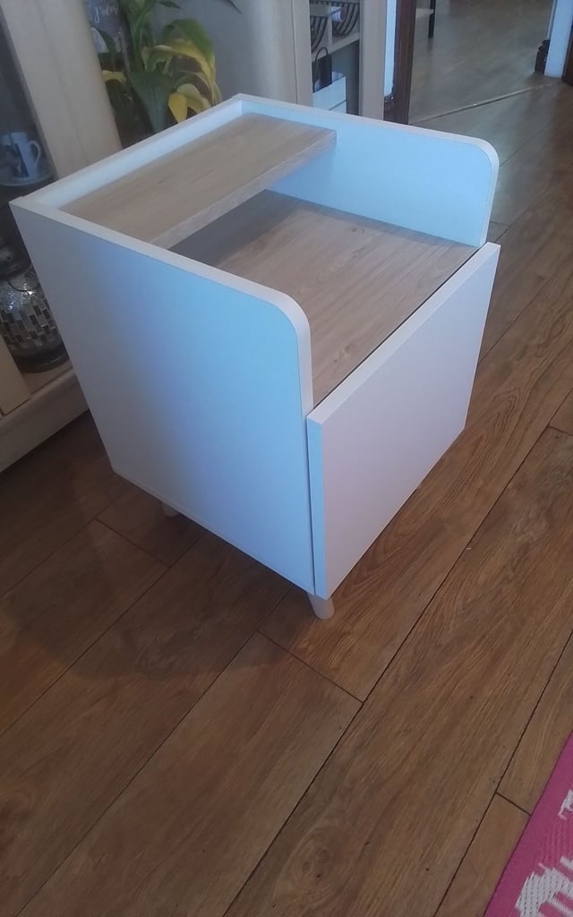 BEDSIDE DRAWER/TABLE 