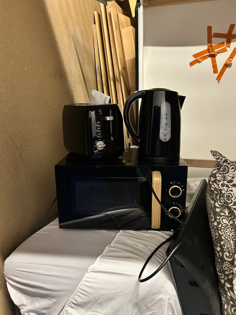 image for Kettle, toaster & microwave all good as new