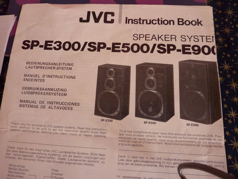 JVC stereo double cassette deck receiver. Two speakers. Instruction leaflets.