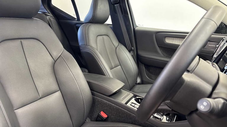 2024 Volvo XC40 2.0 B4P Ultra Dark 5dr Auto SUV Petrol Automatic