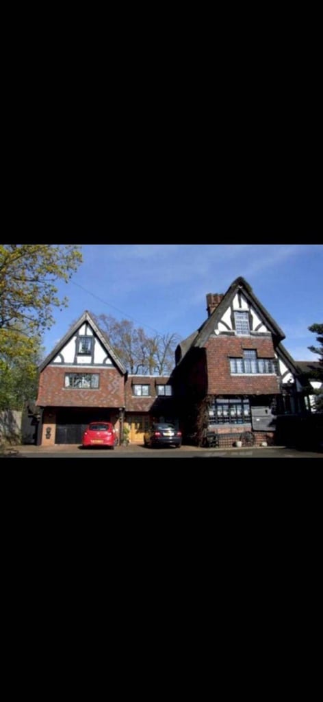 Beautiful studio flat for rent available 