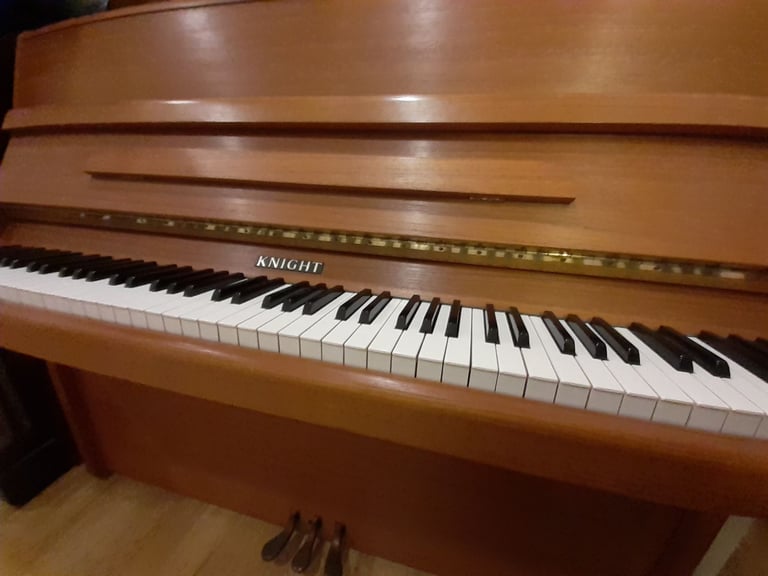 Knight K10 c1977 upright piano satin Oak wood *free fine tuning* *superb tone*