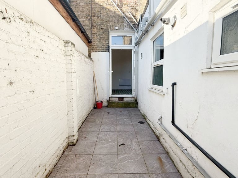 Modern Ground Floor Studio Flat to Rent, Chatsworth Road, Hackney E5