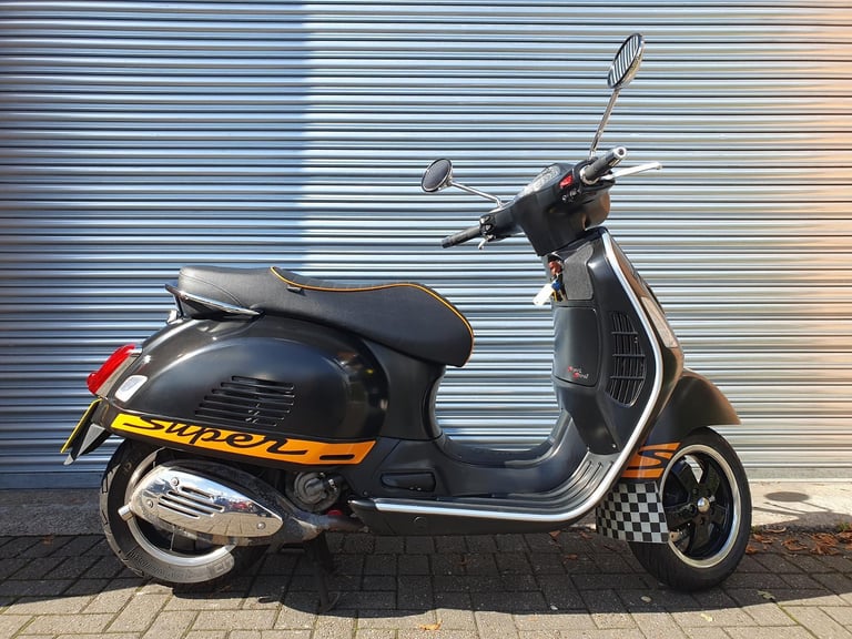 Piaggio Vespa GTS 300 Super Sport