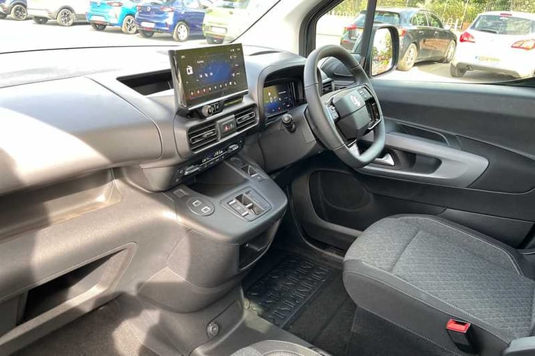 2024 Vauxhall Combo Life Electric 50kWh Ultimate MPV 5dr Electric Auto (7.4kW Charger) (136 ps) M...