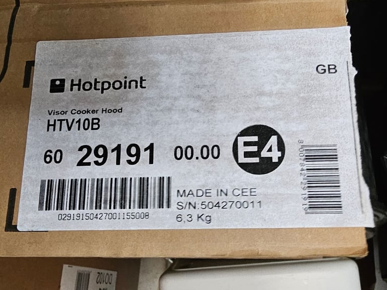 Black Hotpoint HTV10B is a 60 cm wide conventional hood