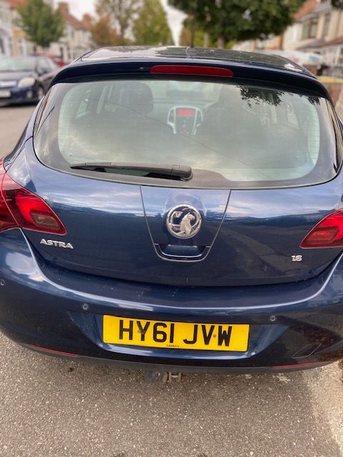 FOR SALE – 2011 Vauxhall Astra 1.6 Hatchback Automatic  – 88,600 miles – Good condition