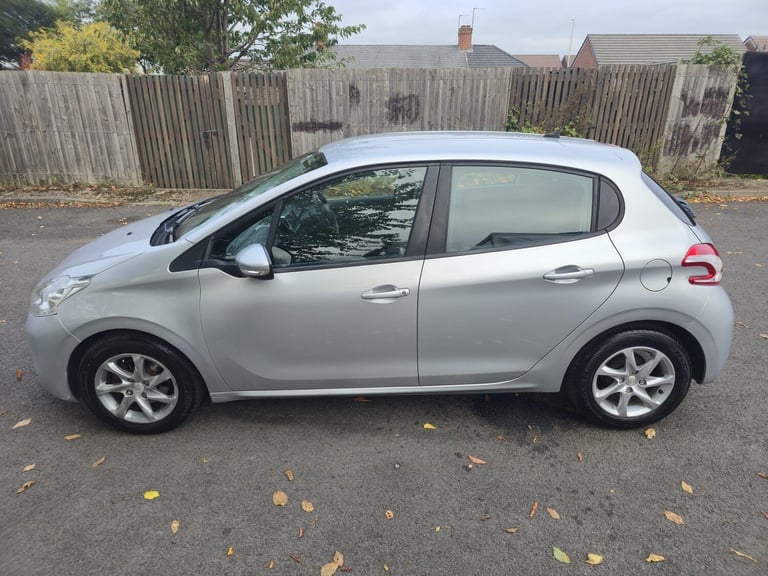 2013 Peugeot 208 1.2 VTi Active 5dr HATCHBACK PETROL Manual