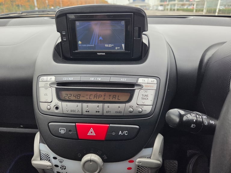 Toyota, AYGO, Hatchback, 2013, Manual, 998 (cc), 5 doors