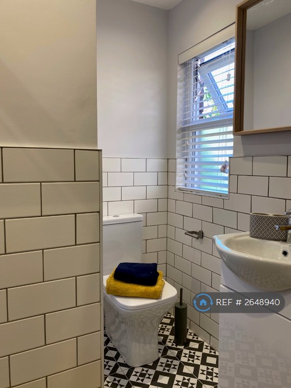 6 bedroom house in Halkyn Avenue, Liverpool, L17 (6 bed) (#2648940)