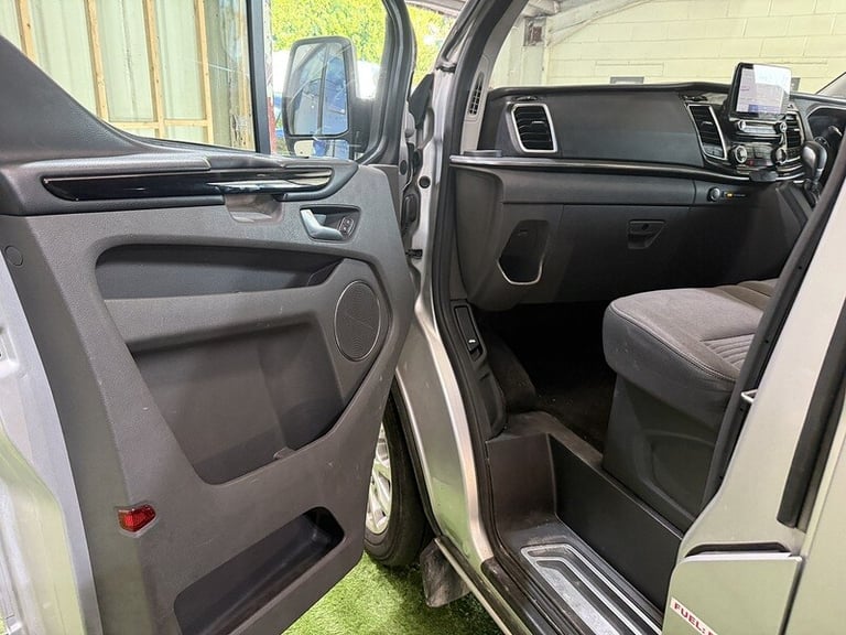 2020 Ford Tourneo Custom 2.0 320 EcoBlue Titanium Minibus Double Cab 5dr Diesel Auto L2 Euro 6 (s...
