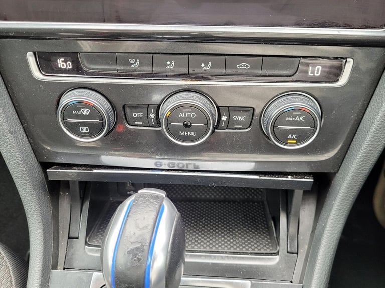  Volkswagen Golf 35.8kWh e-Golf Auto 5dr Electric Automatic